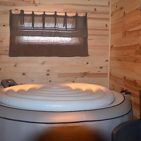 Stunning Holiday In Niveze With Sauna ジャレ